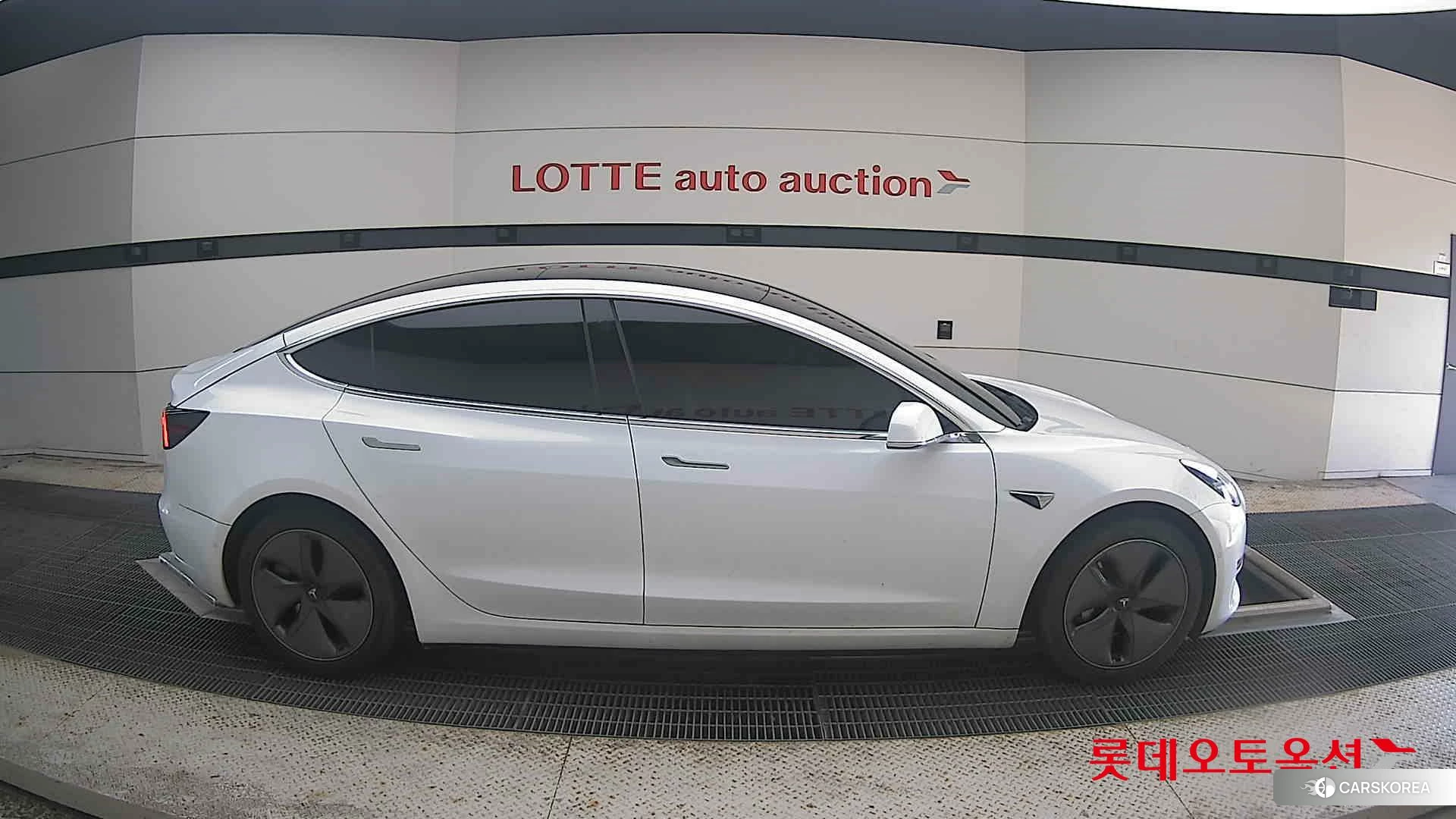 Tesla Model 3 Standard Range Plus RWD id 4679263 из Кореи 23