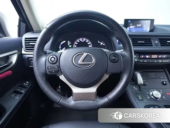 Lexus CT id 4628354 из Китая 13