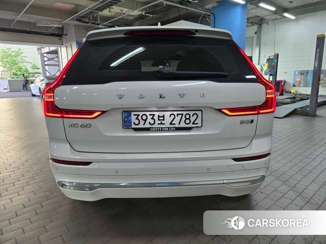 Volvo XC60 second Generation 2023 Белый из Кореи, фото 3