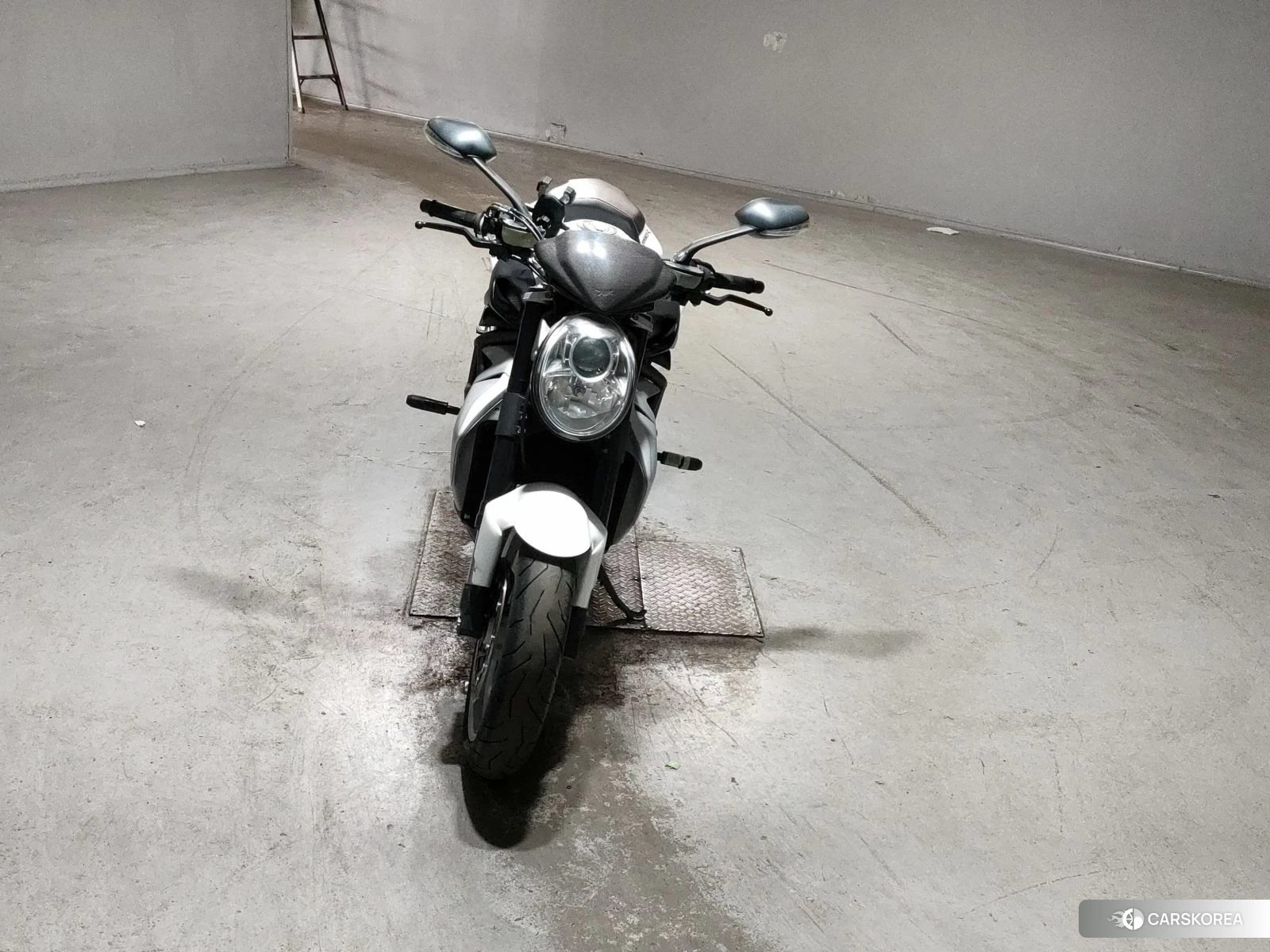 Проданный MV AGUSTA BRUTALE 990R 2010 из Японии