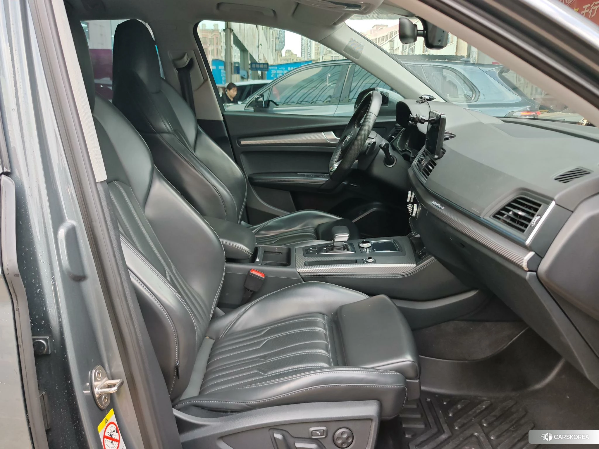 Audi Q5L 2019 Темно-серый из Китая, фото 4