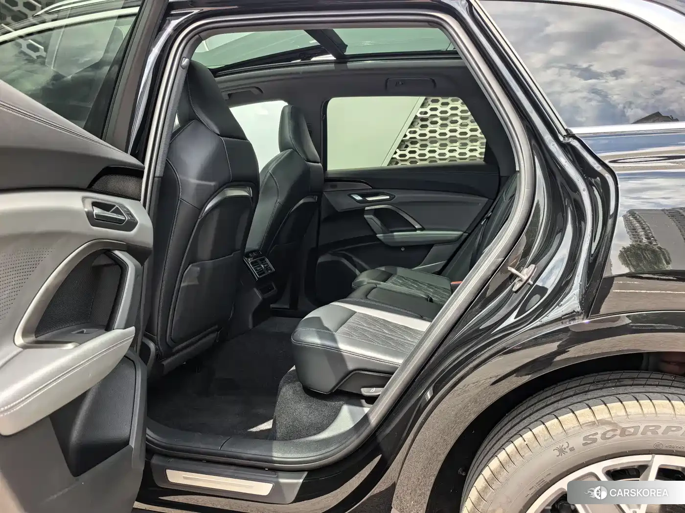 Audi Q5L id 4589487 из Китая 14