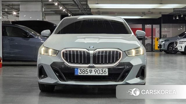 BMW 5 Series (G60) 2025 Серый из Кореи, фото 6