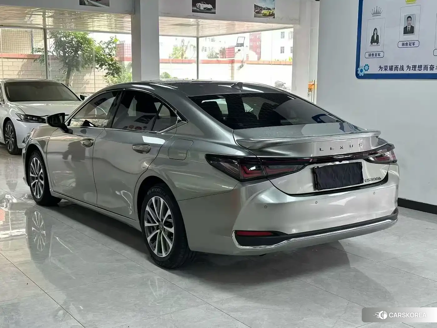 Lexus ES 2025 Silver/gray из Китая, фото 3