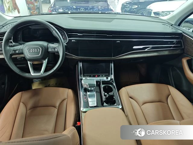 Audi Q7 2023 Черный из Китая, фото 6