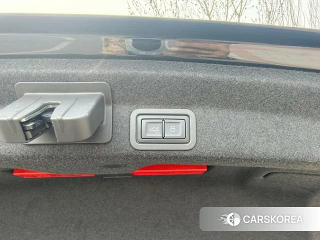 Audi A6L id 4259257 из Китая 17