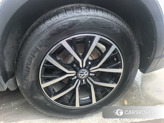 Volkswagen Tiguan L 2018 Белый из Китая, фото 4