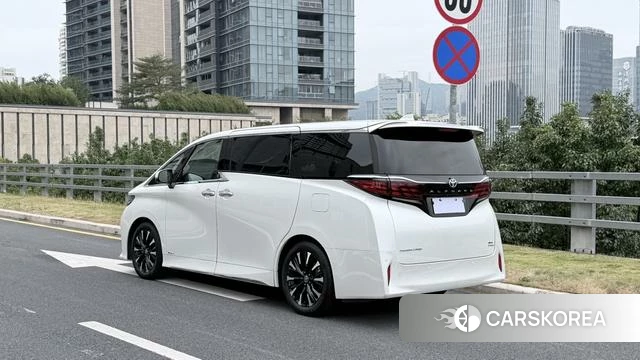 Toyota Elfa 2023 Белый из Китая, фото 5