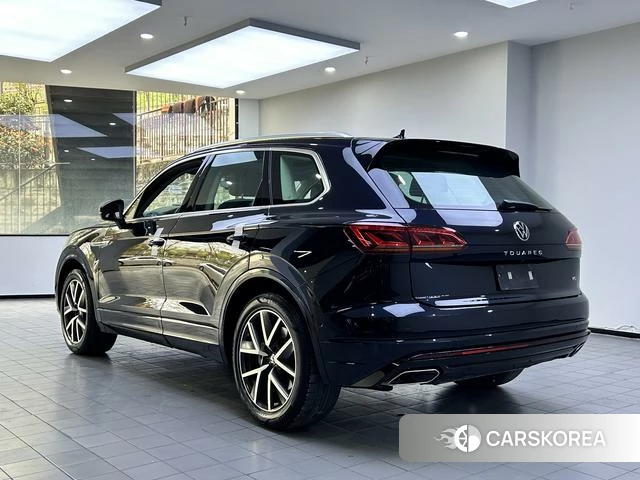 Volkswagen Touareg 2021 Черный из Китая, фото 5