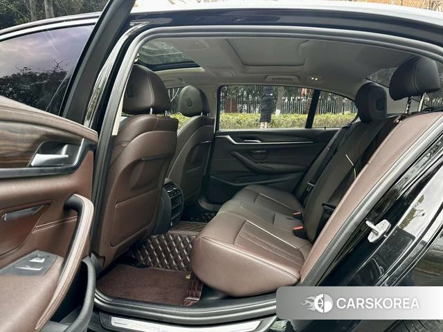 BMW 5 series PHEV id 4209933 из Китая 8