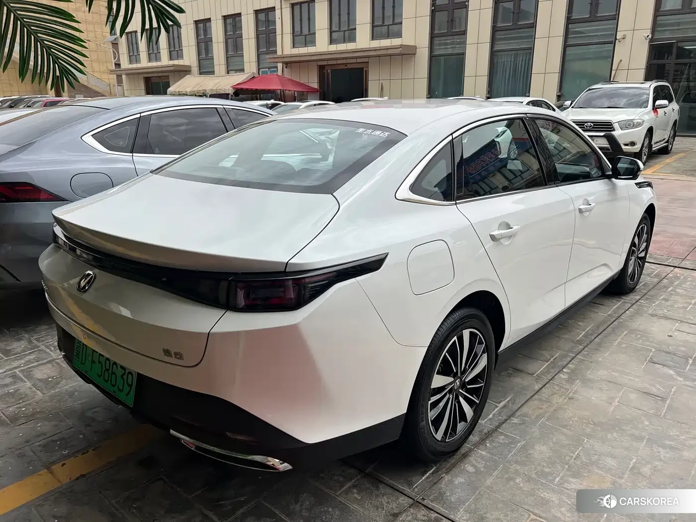 Chang'an Yidong PHEV 2026 Белый из Китая, фото 3
