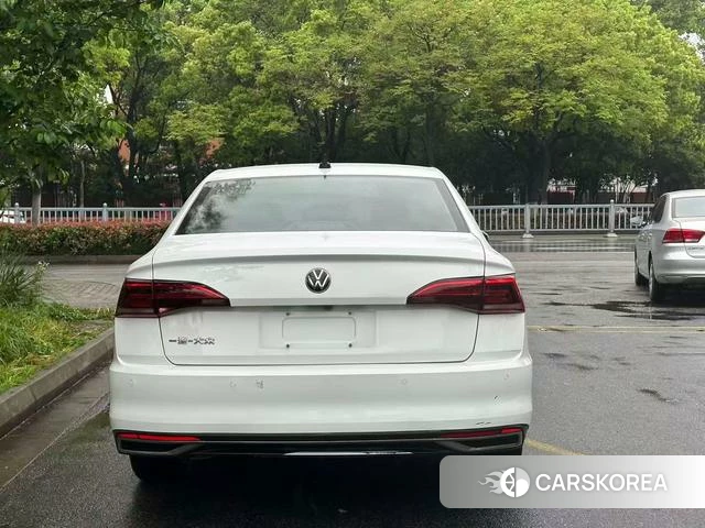 Volkswagen Bora 2022 Белый из Китая, фото 3