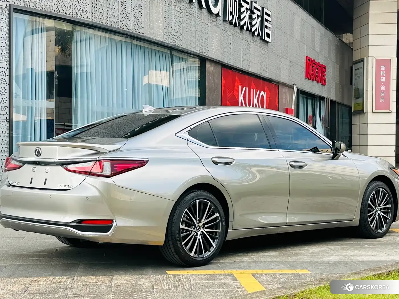 Lexus ES id 4686058 из Китая 17
