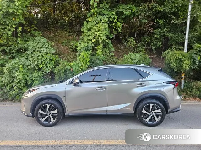Lexus NX300h id 3556539 из Кореи 8