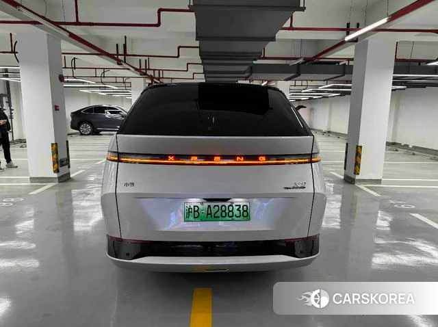 Xiaopeng Motors Xiaopeng X9 2024 Серебристо-серый из Китая, фото 3