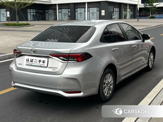 Toyota Corolla 2021 Серебристо-серый из Китая, фото 3