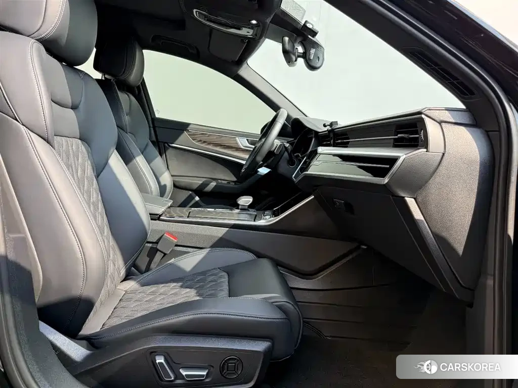 Audi A6L id 4622268 из Китая 10