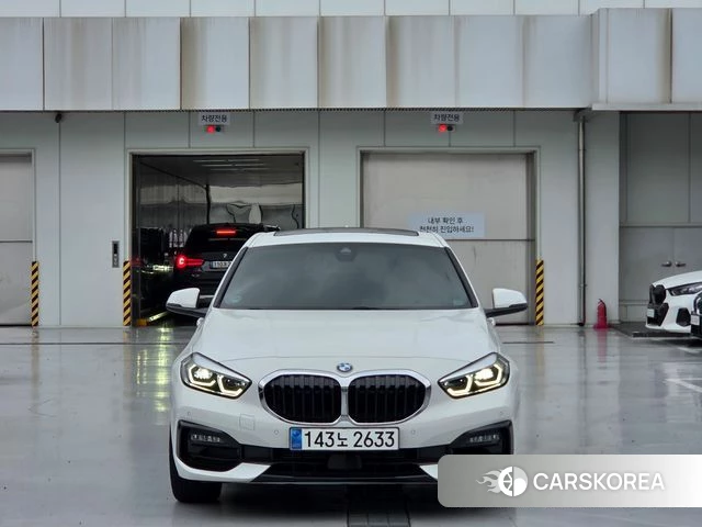 BMW 1 Series (F40) 2023 Белый из Кореи, фото 3