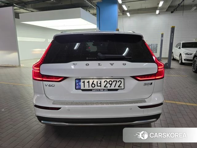Volvo V60 Cross-Country 2nd Generation 2023 Белый из Кореи, фото 3