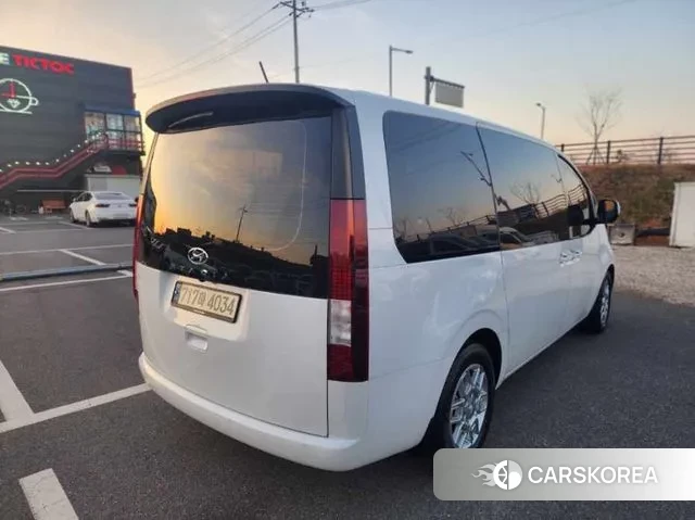 Hyundai Staria 2022 Белый из Кореи, фото 5