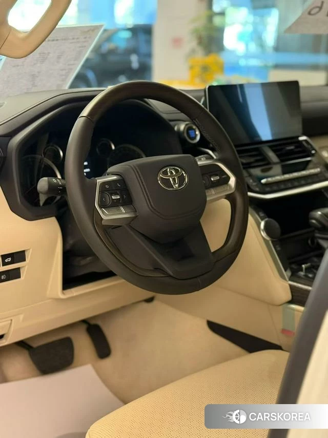 Toyota Land Cruiser (imported) 2024 Белый из Китая, фото 3