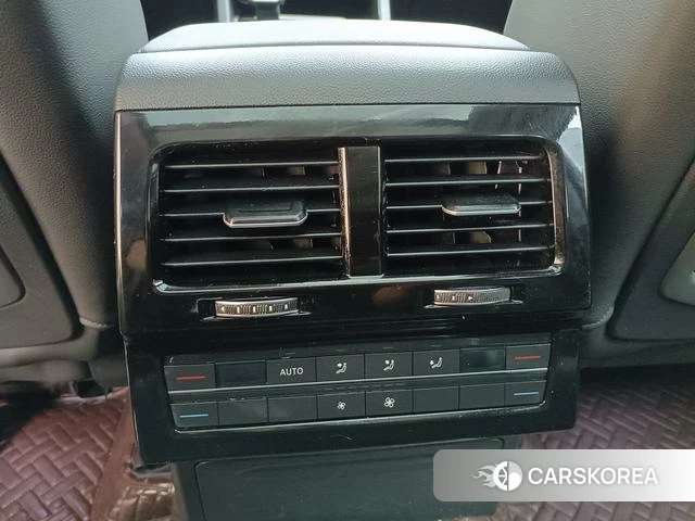 Volkswagen Touareg PHEV id 4260689 из Китая 8
