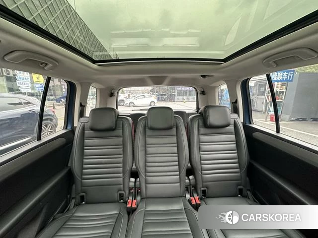 Volkswagen Touran L id 4239948 из Китая 8