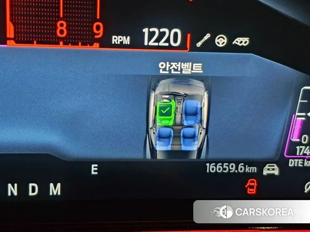 Ford Mustang 7th Generation 2024 Белый из Кореи, фото 3