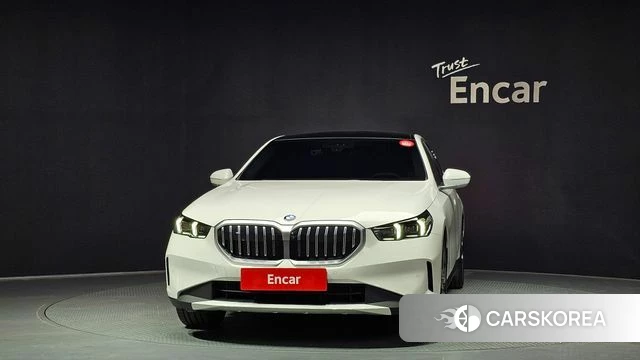 BMW 5 Series (G60) id 4387904 из Кореи 13