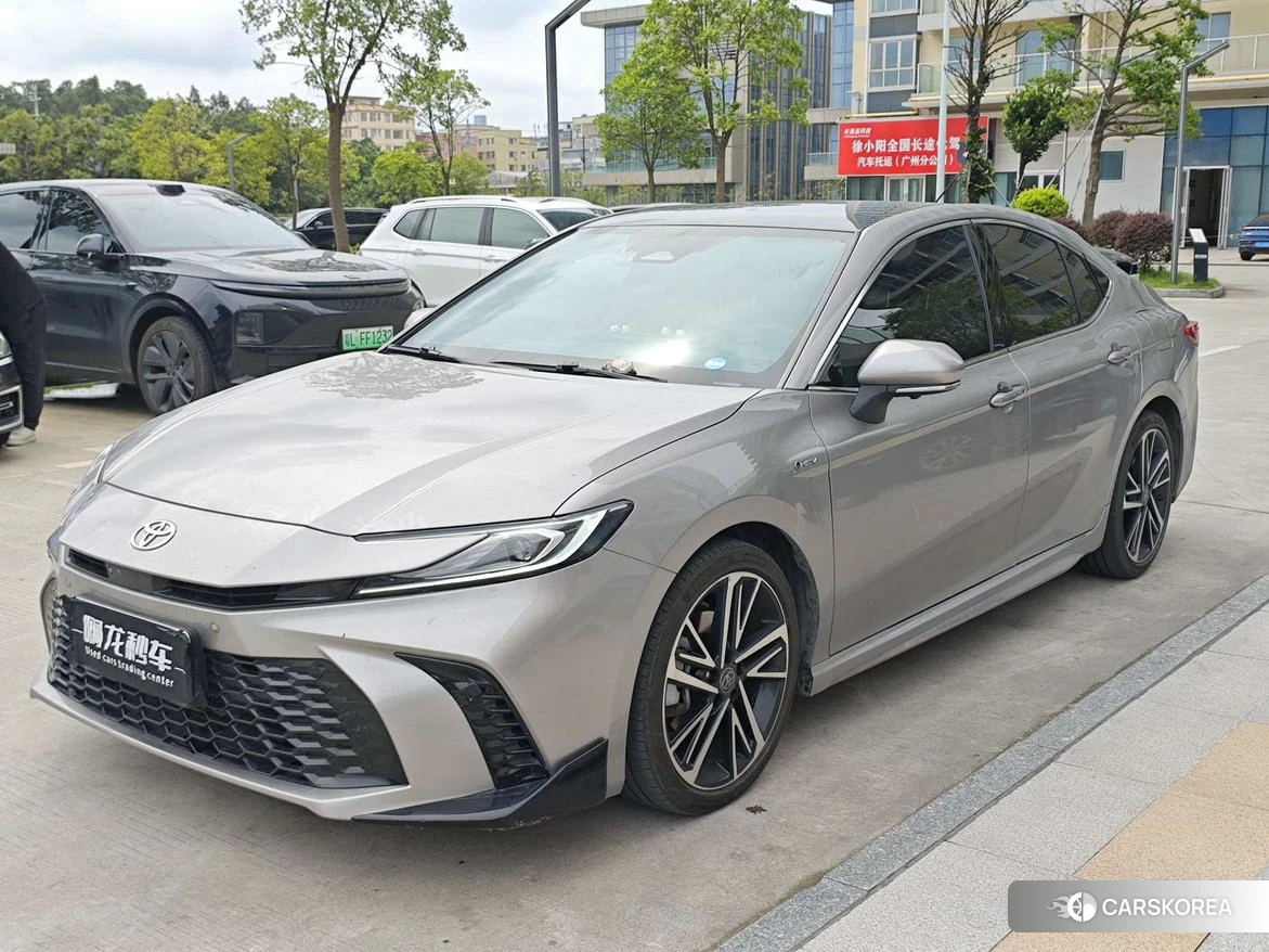 Toyota Camry 2024 Серебристо-серый из Китая, фото 4