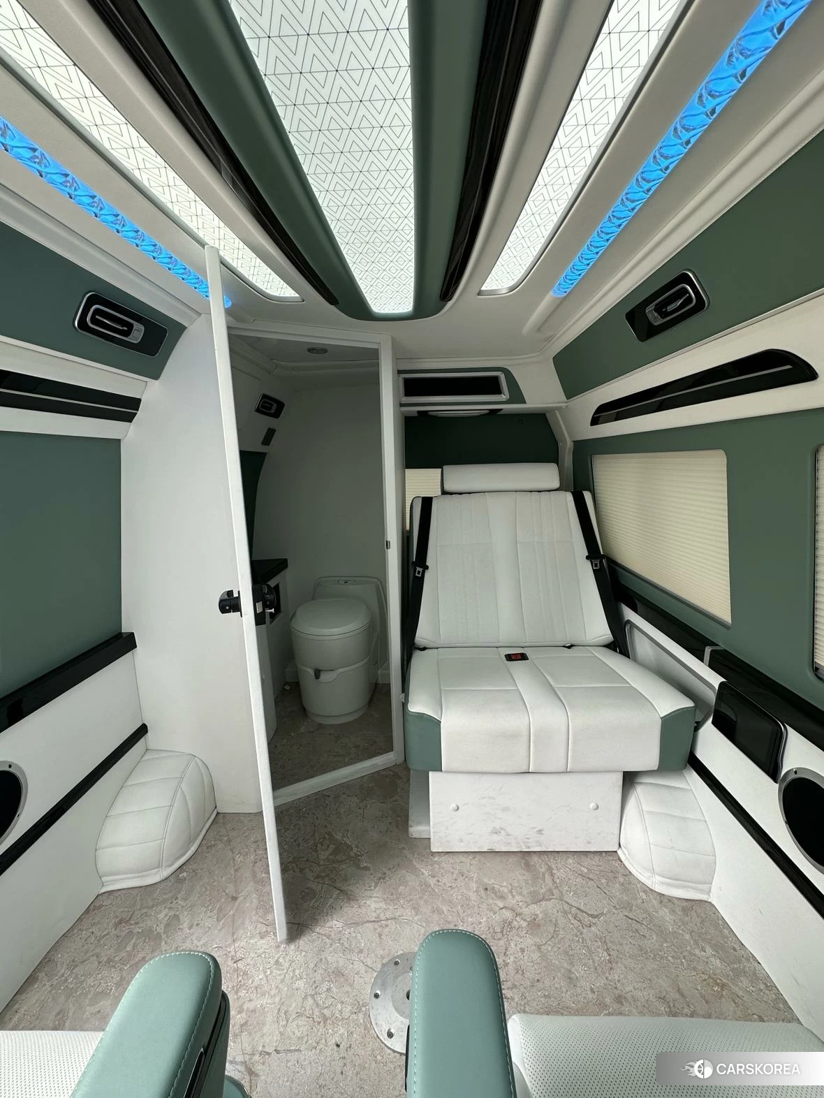 Toyota Hiace 2024 Белый из Китая, фото 4