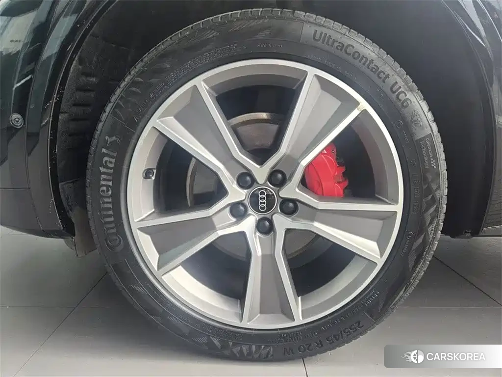 Audi Q5L id 4600630 из Китая 7