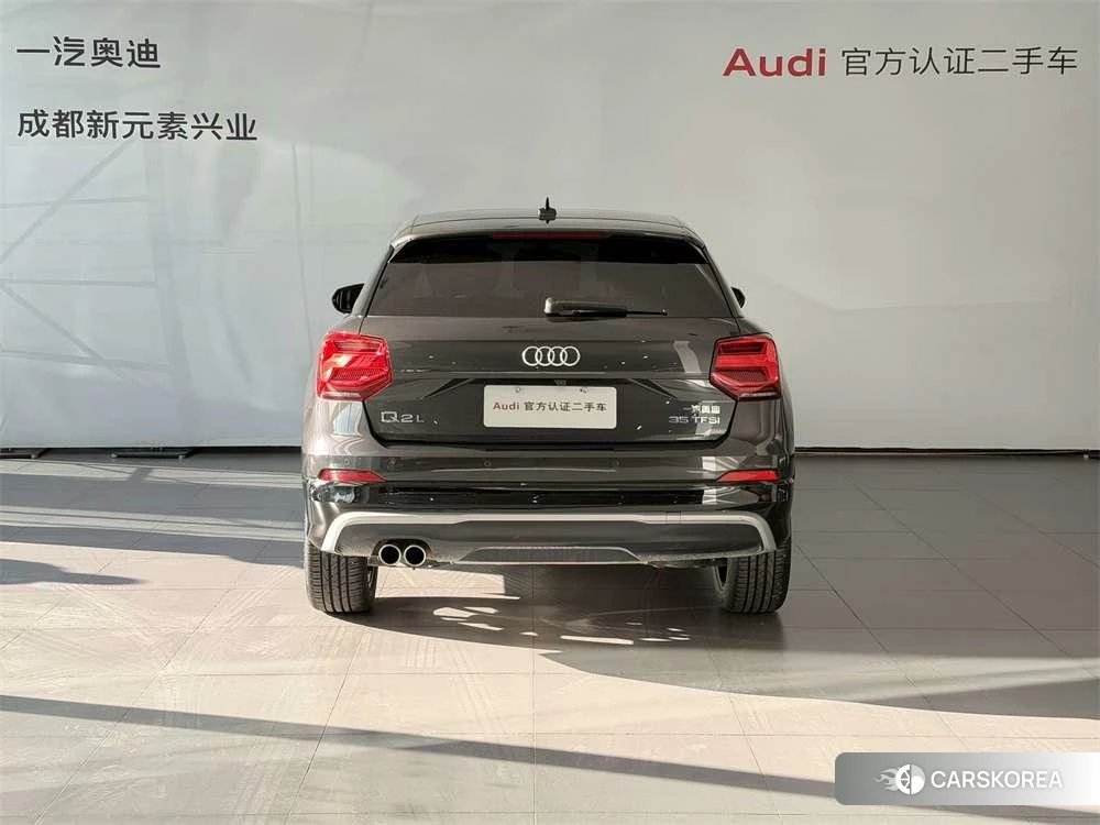 Audi Q2L 2020 Темно-серый из Китая, фото 6
