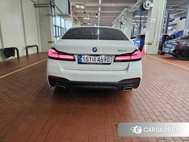 BMW 5 Series (G30) 2022 Белый из Кореи, фото 4