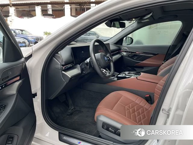 BMW i5 2025 Белый из Китая, фото 3