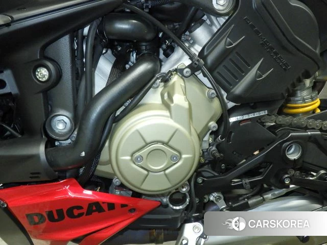 Engine photo