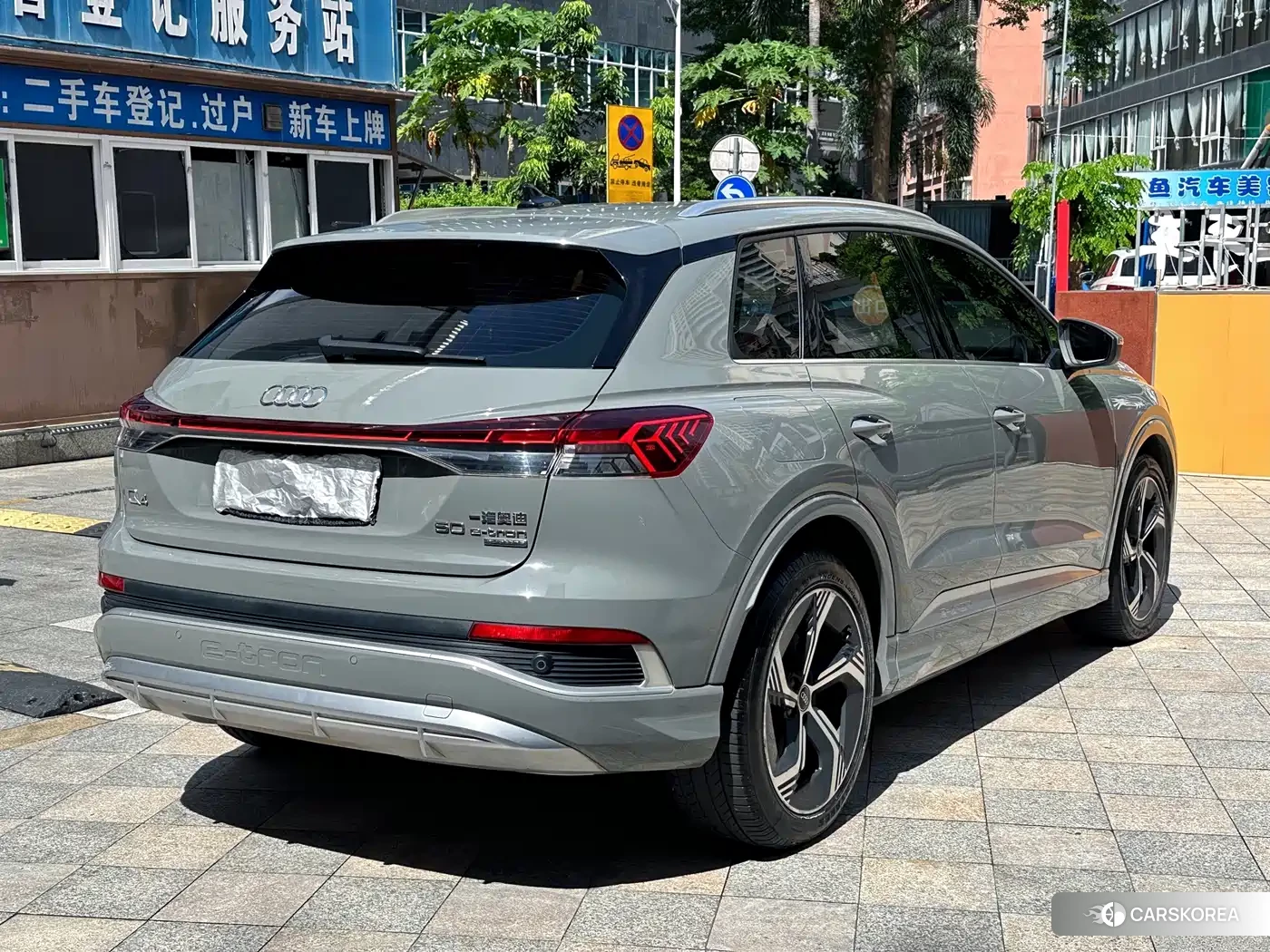 Audi Q4 e-tron 2023 Silver/gray из Китая, фото 3