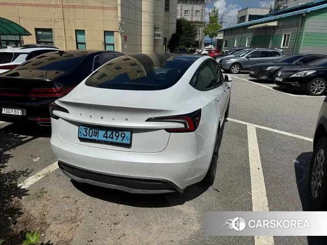 Tesla Model 3 2024 Белый из Кореи, фото 3