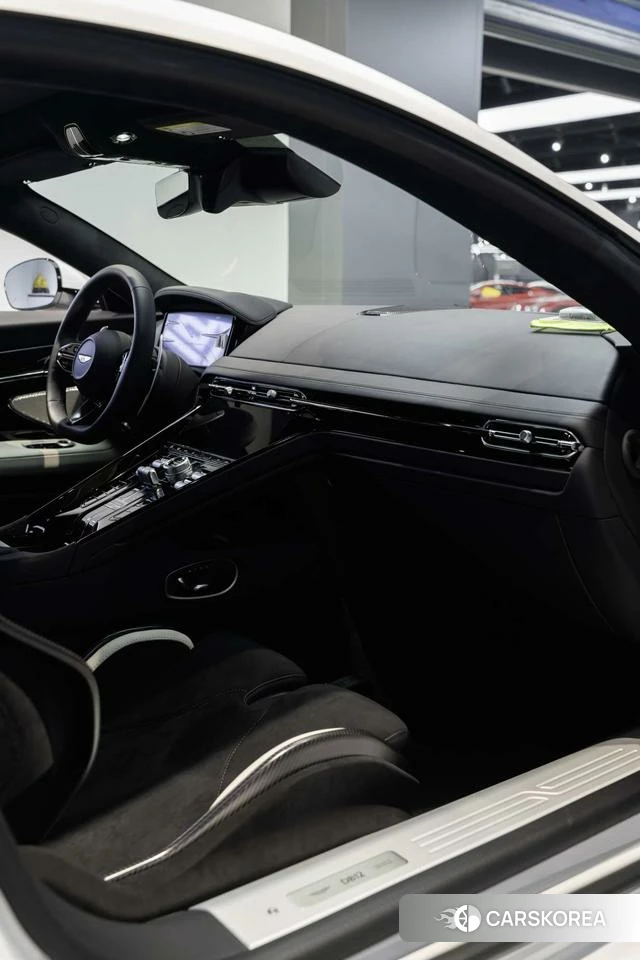 Aston Martin DB12 id 4239612 из Китая 10