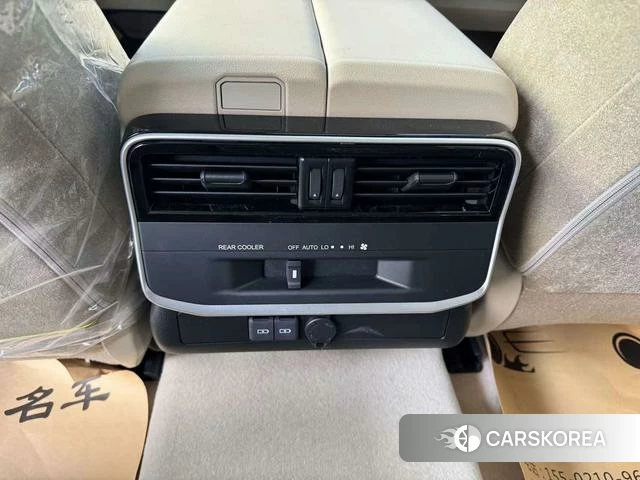 Toyota Land Cruiser (imported) 2024 Белый из Китая, фото 3