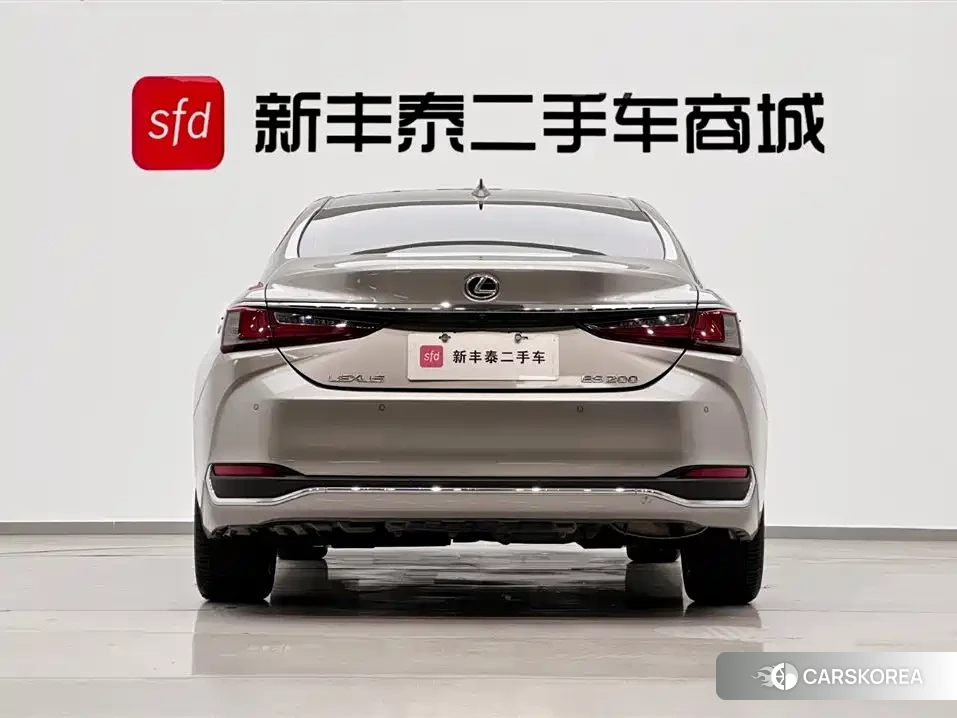 Lexus ES id 4649407 из Китая 23