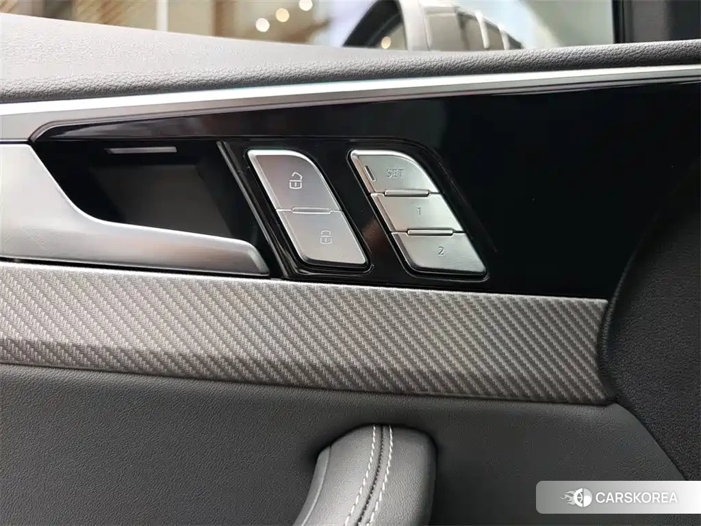 Audi A4L id 4577418 из Китая 10