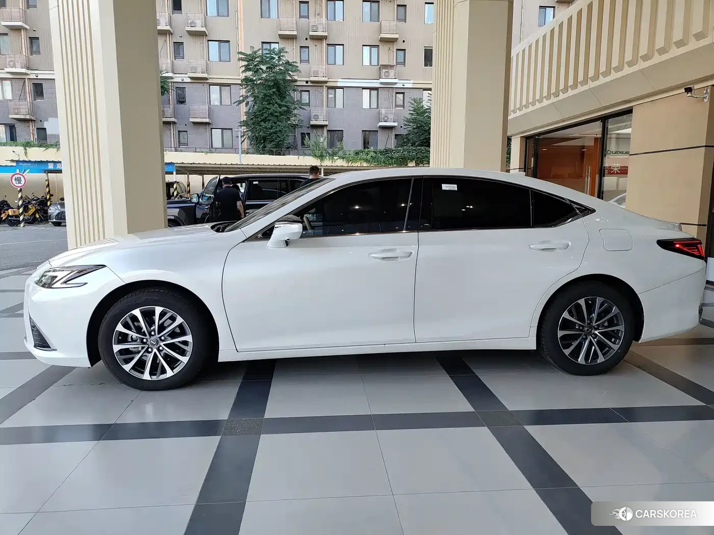 Lexus ES id 4634837 из Китая 13
