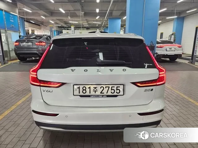 Volvo V60 Cross-Country 2nd Generation 2024 Белый из Кореи, фото 3