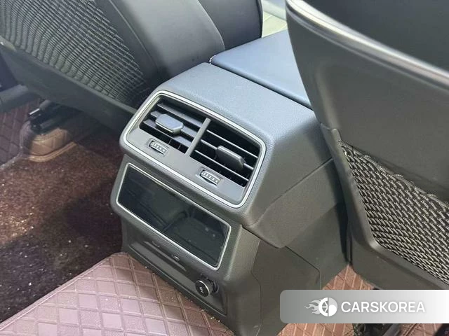 Audi A6L id 4216904 из Китая 12
