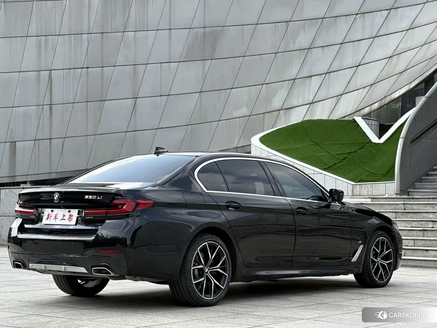 BMW 5 series 2021 Черный из Китая, фото 3