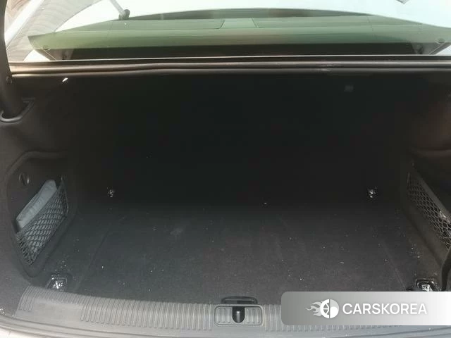 Audi A4L id 4271823 из Китая 9