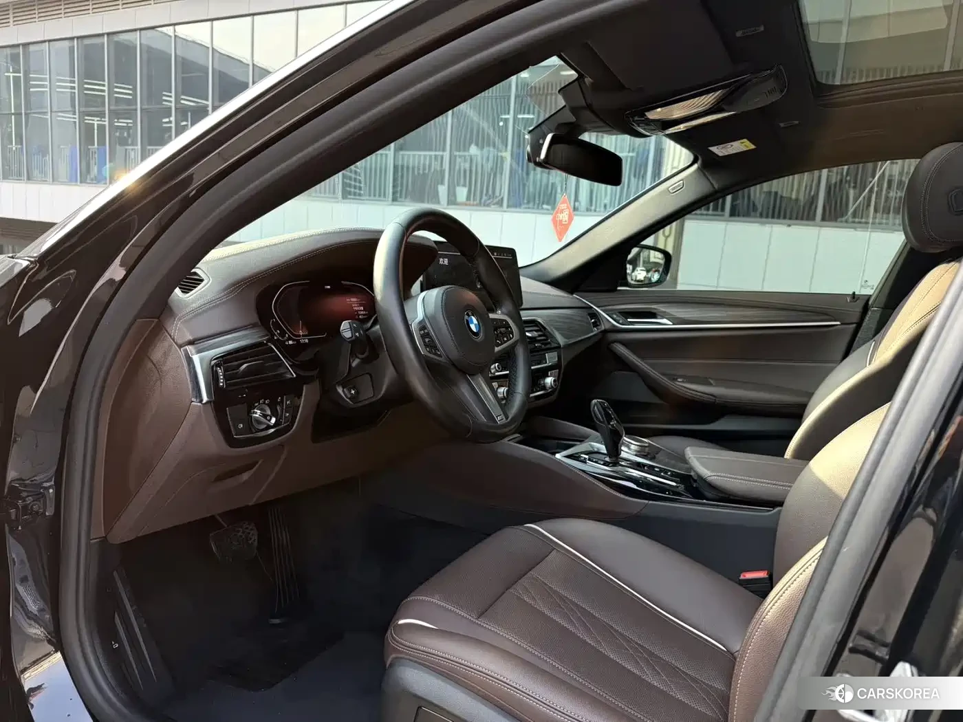 BMW 5 series 2021 Черный из Китая, фото 3