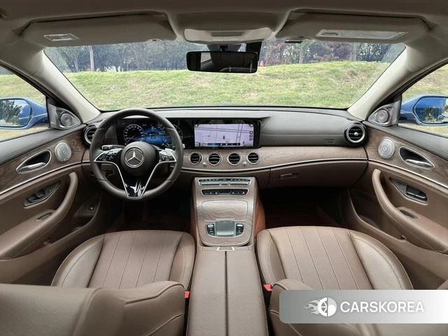 Mercedes-Benz E-class 2023 Черный из Китая, фото 3