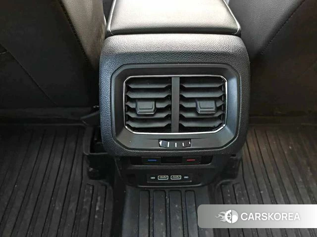 Volkswagen Tiguan L id 4272601 из Китая 11